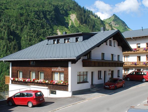 Enzian, Außen Sommer (2)