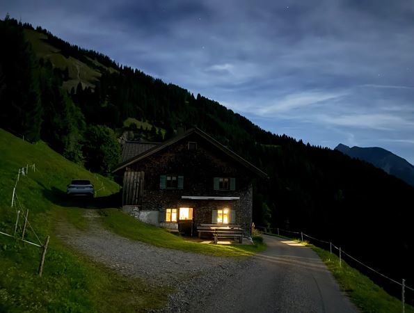 Maisäßhütte bei Vollmond