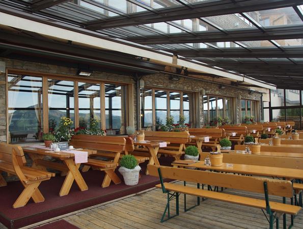 Berggasthof Elsenalpstube Wintergarten