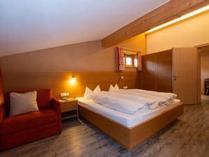 Suite # 5 RAGAZ